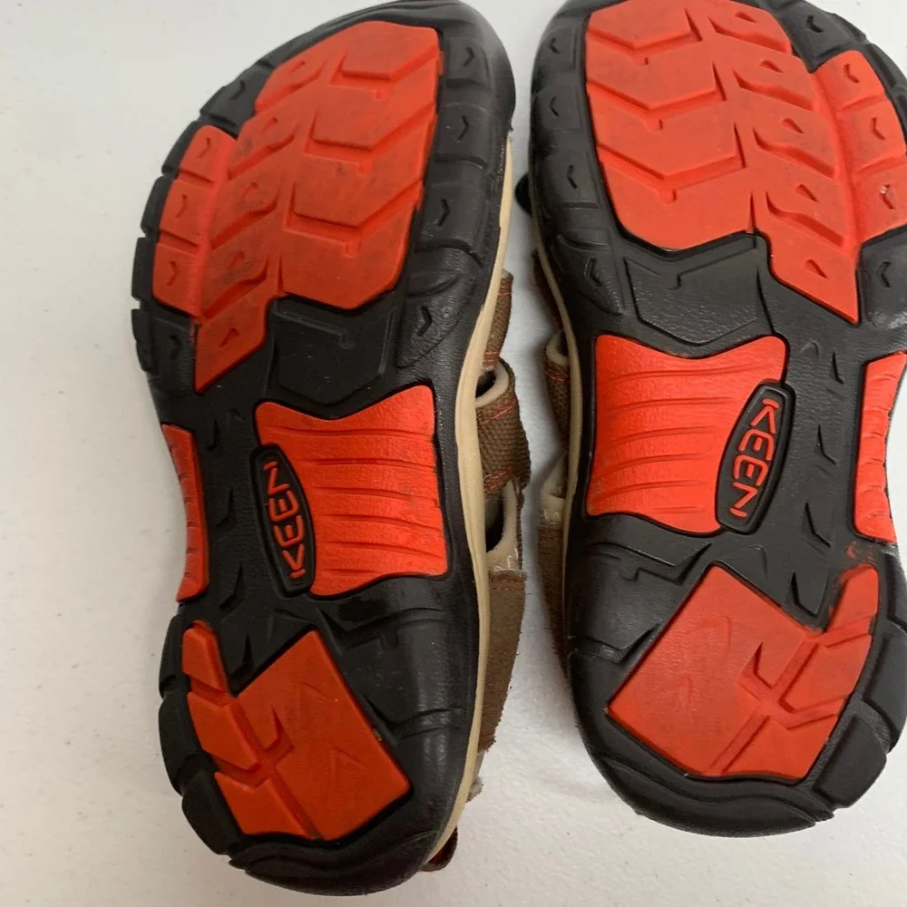 Keen Newport Youth Water/HikingOutdoor Sandals Size 3 READ